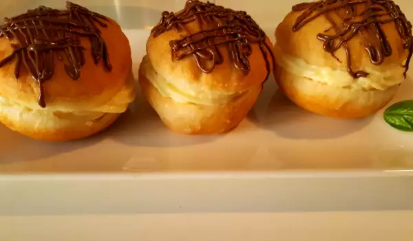 Krofnice mešene u mini pekari sa domaćim kremom od jaja