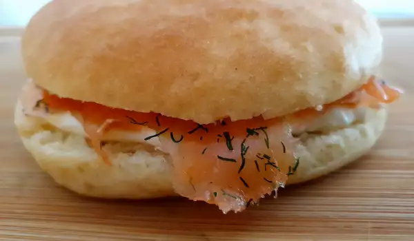 Domaći sendviči sa krem sirom i lososom