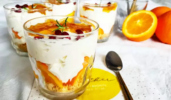 Čizkejk u čašama sa pomorandžom i narom