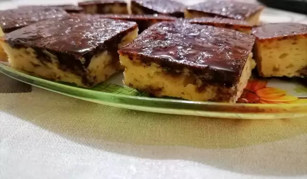 Ukusan kolač od pomorandže sa čokoladnom glazurom