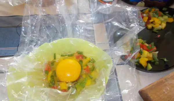 Krostini sa poširanim jajima i povrćem