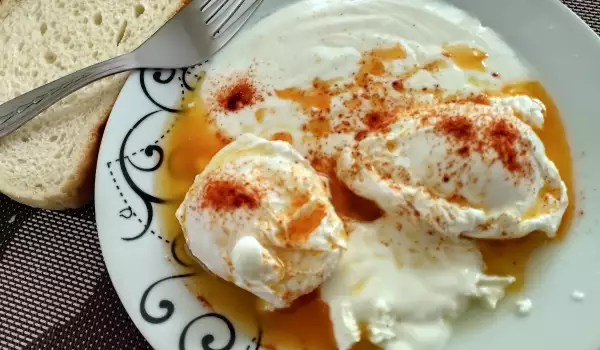 Poširana jaja na panađurski način sa sirom