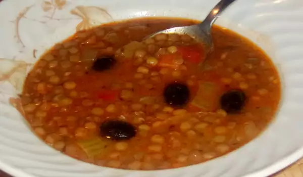 Posna supa sa sočivom i maslinama