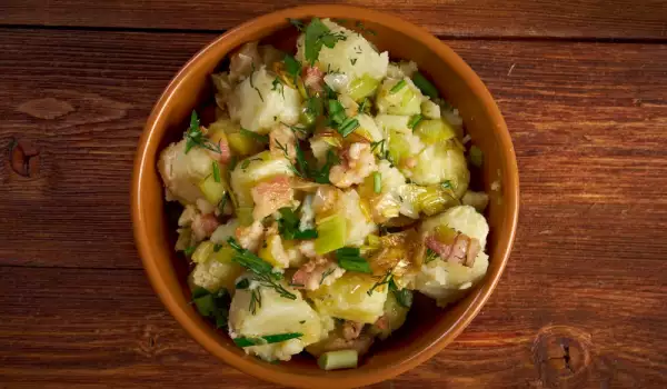 Krompir salata sa čipsom od slanine