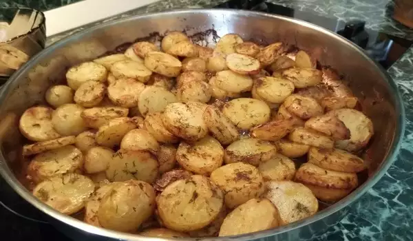 Pečeni mladi krompir sa mnogo začina