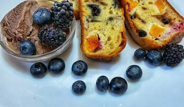 Voćni kolač sa proteinom i borovnicama