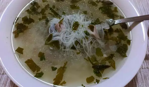 Ćureća supa sa žalfijom i rezancima od i pirinča