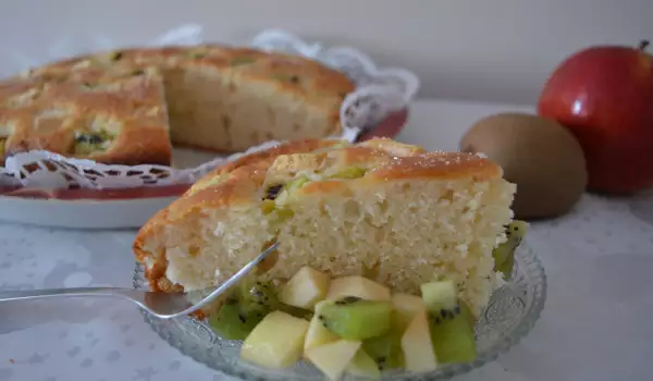 Vazdušasti voćni kolač sa kivijem i jabukama
