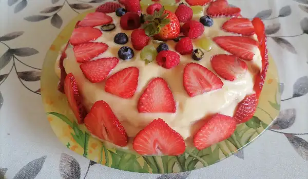 Voćna torta sa jagodama i malinama