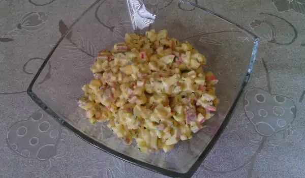 Salata od jaja sa surimi štapićima i kukuruzom