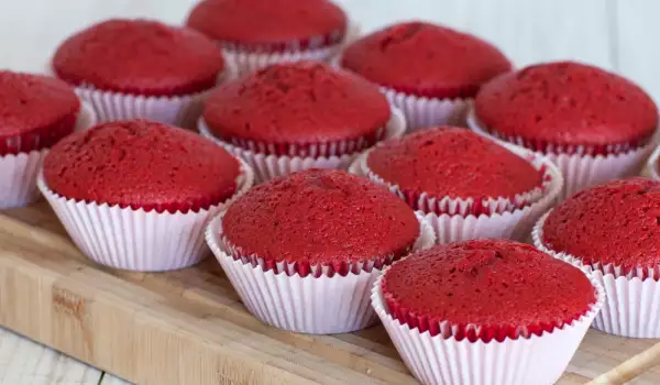 Kako napraviti crvenu boju za kolače i torte?