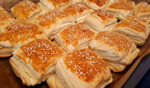 Lisnate pogačice sa maslacem i sirom, mešene u mini pekari