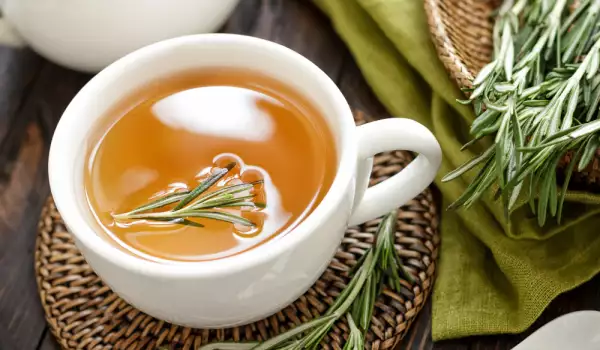 Čaj od ruzmarina - šta ga čini toliko korisnim?