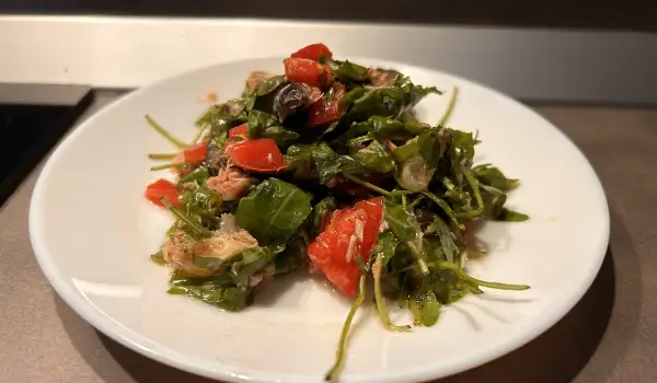 Brza salata sa rukolom i tunjevinom