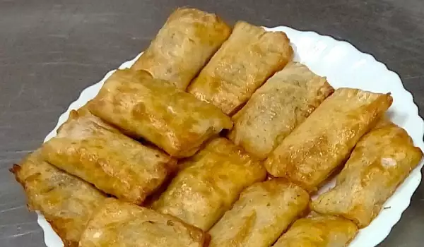 Rolnice od testa sa mlevenim mesom i lukom