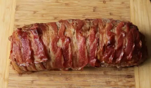 Rolat sa Stefani mlevenim mesom i slaninom u restoranskom stilu