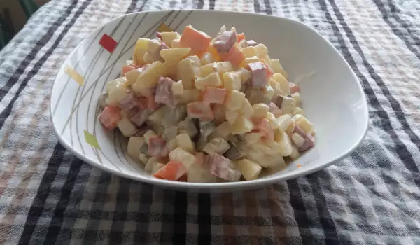 Domaća ruska salata bez graška