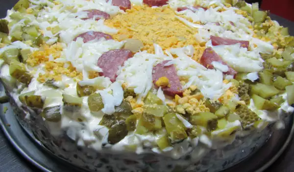 Novogodišnja torta od ruske salate Olivije