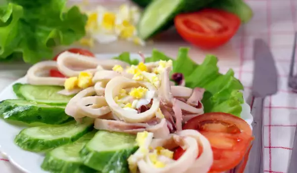 Grčka salata sa lignjama