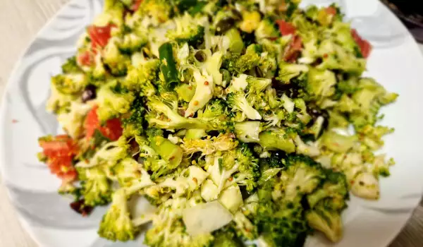 Salata od sirovog brokolija sa grejpfrutom