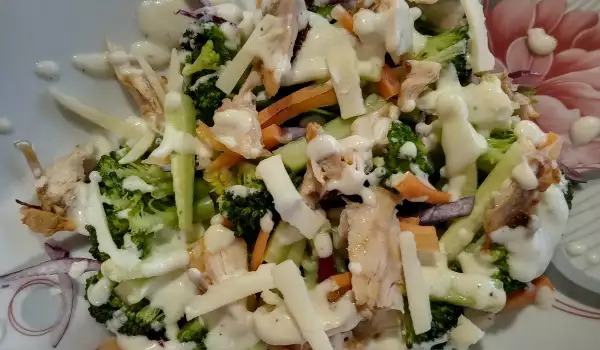 Salata od brokolija sa piletinom