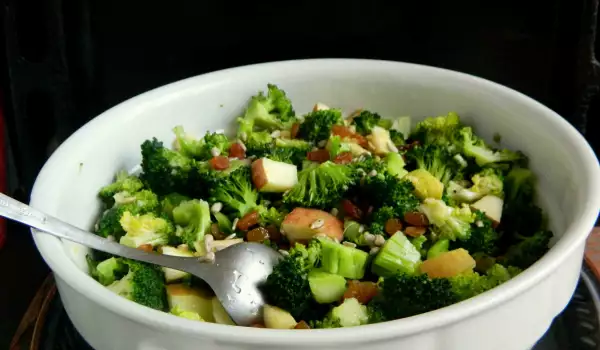 Salata od brokolija i jabuke
