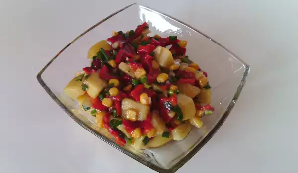 Salata sa kukuruzom, krompirom i paprikom