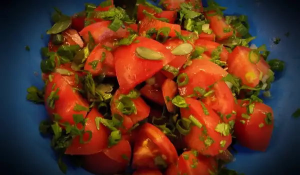 Zdrava paradajz salata sa tuštom