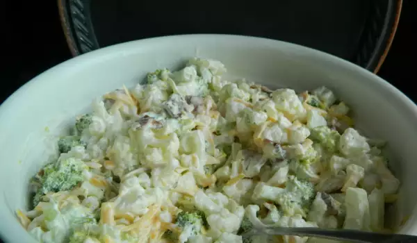 Salata od karfiola i brokolija sa slaninicom