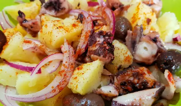 Krompir salata sa hobotnicom i maslinama