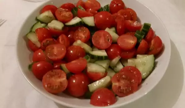 Brza mešana salata sa čeri paradajzom