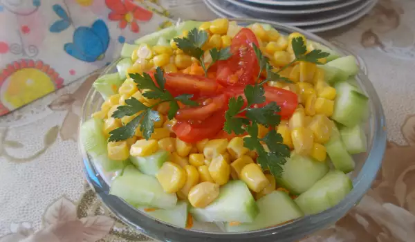 Vitaminska salata sa šargarepom, kupusom i kukuruzom