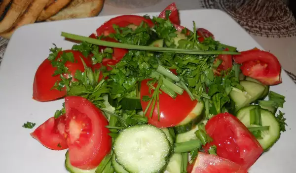 Sveža salata sa bugarskim lukom