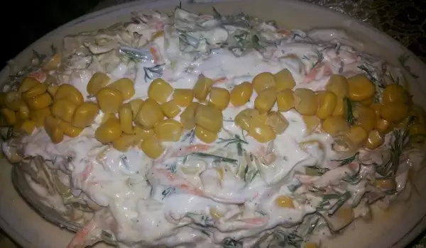 Salata od kupusa sa šargarepom i kukuruzom