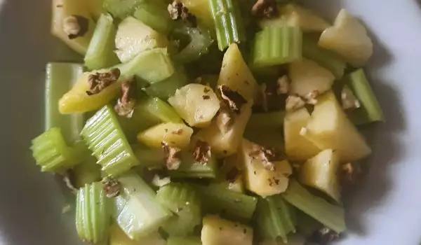Egzotična salata sa ananasom i celerom
