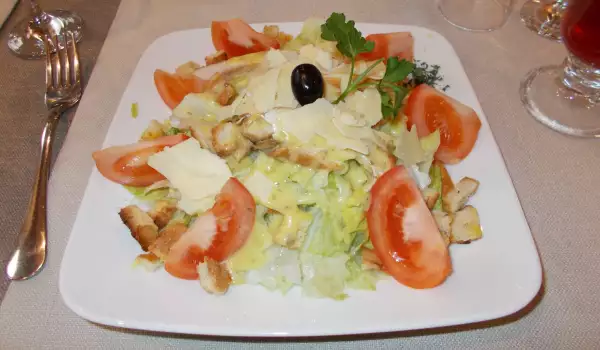 Salata Cezar sa sosom od pomorandže