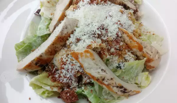 Cezar salata sa pilećim grudima