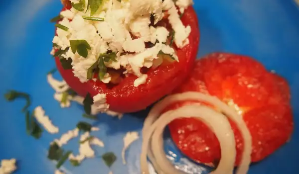 Šopska salata u paradajzu