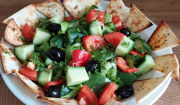 Klasična libanska salata Fatuš