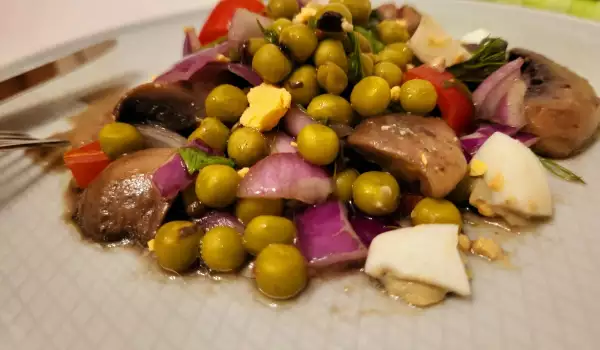 Šarena salata sa graškom i pečurkama