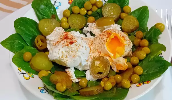 Salata sa graškom i poširanim jajima