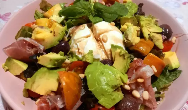 Salata Burata sa spanaćem i pršutom