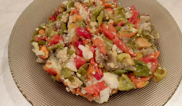 Zimska salata sa patlidžanom i paprikama