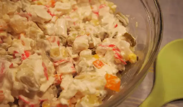 Salata sa surimi štapićima i majonezom