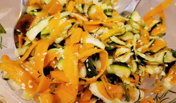 Brza salata od tikvica i šargarepe