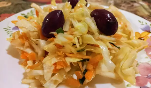 Salata od kupusa i šargarepe sa dresingom