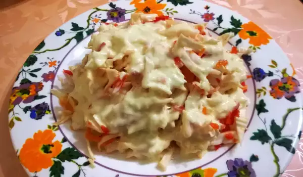 Salata od kupusa i sosom sa jajima