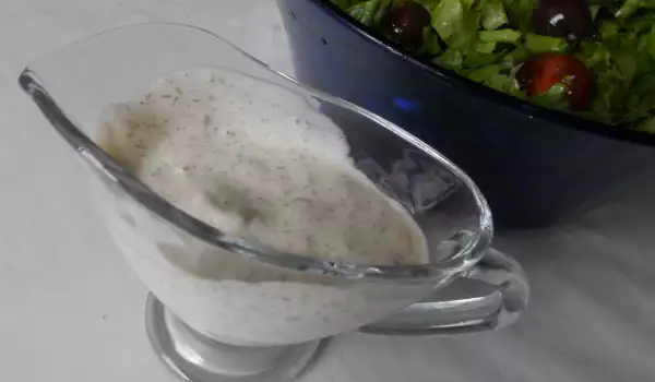 Sos za salatu sa kiselim mlekom i majonezom