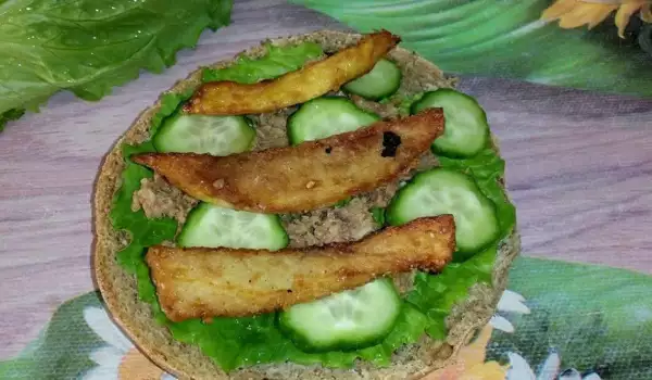 Sendvič sa tunjevinom i zelenom salatom