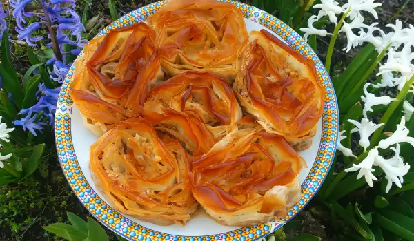 Makedonska Sarajlija - baklava sa orasima, grizom i smeđim šećerom